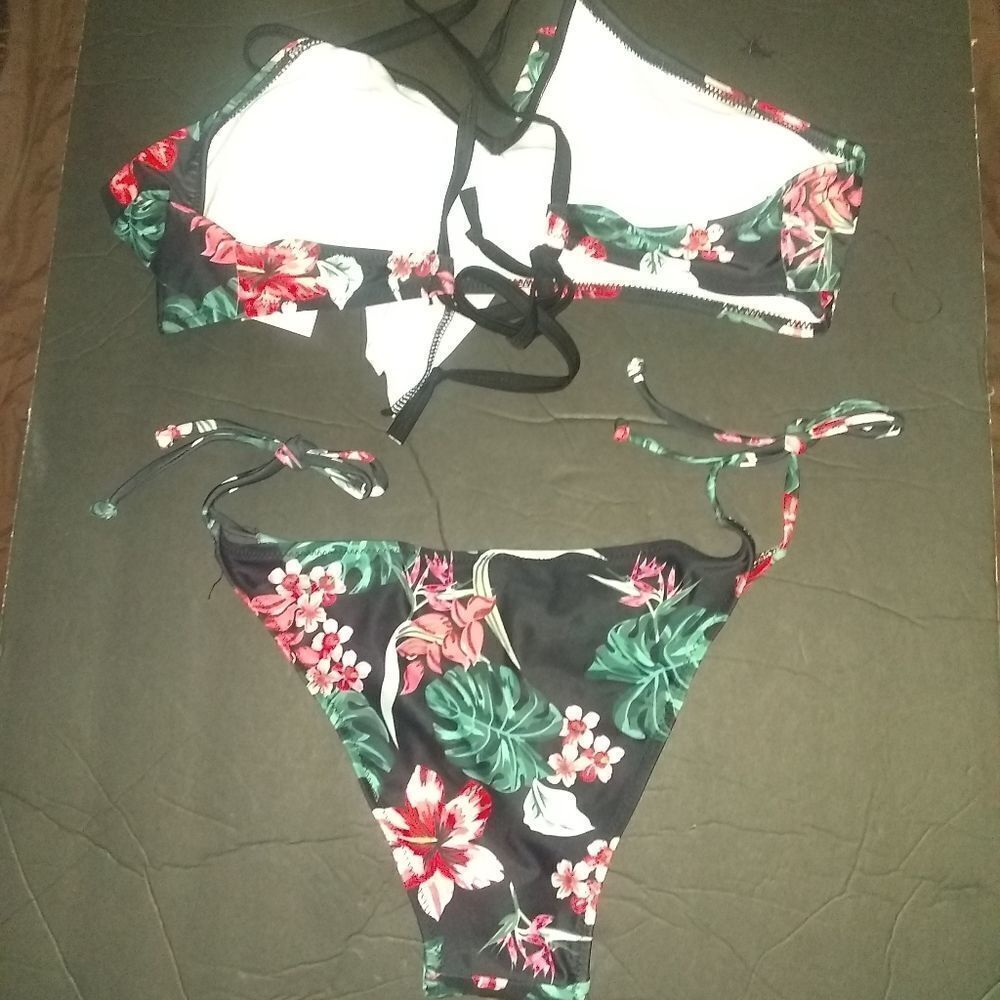 ⬇️⬇️⬇️Floral Two Piece String Bikini - Picture 3 of 3